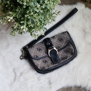 Dooney jacquard signature canvas/leather wristlet